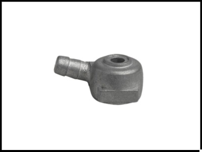 Peça metálica cinzenta com orifício no topo sobre fundo branco