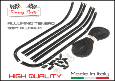 Conjunto de peças de alumínio macio preto com parafusos e borrachas, texto Tuning Parts e Made in Italy