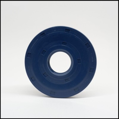 Objeto circular azul escuro com orifício central em fundo branco