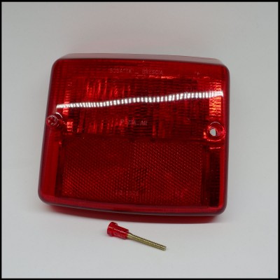 Luz traseira vermelha quadrada com parafuso vermelho