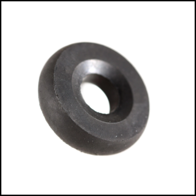 Peça redonda em borracha preta com orifício central