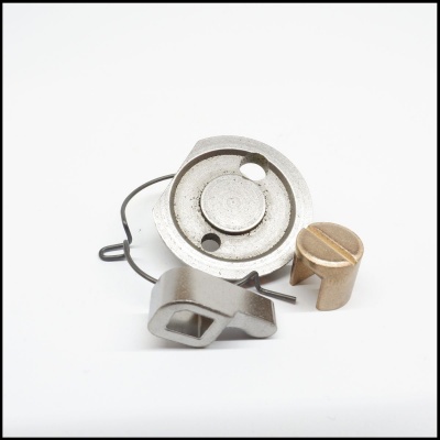 Peças metálicas de máquina em fundo branco