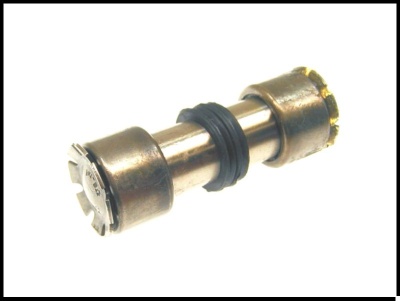 Axle metálico prateado e bronze com anel de borracha preta no centro