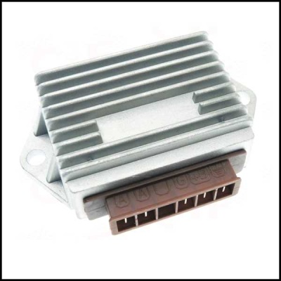 Módulo eletrónico metálico com conector castanho de 8 pinos