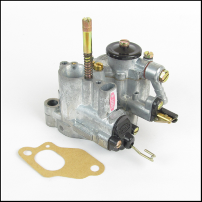 Carburador metálico com junta em cartão castanho sobre fundo branco