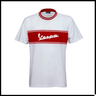Camisola branca com faixa vermelha e logo Vespa