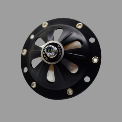 buzina circular preta com parafusos e texto BACH GENOVA