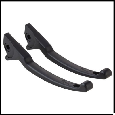Par de manetes pretas para motocicleta com design ergonómico