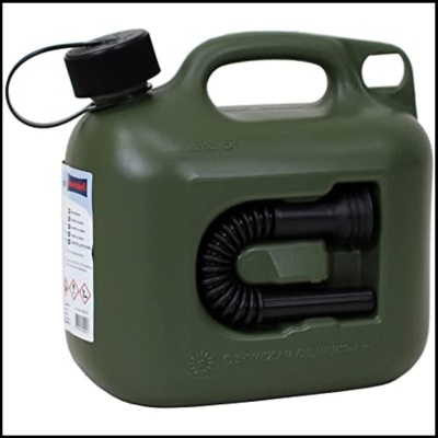 Recipiente de combustível plástico verde com tubo flexível preto