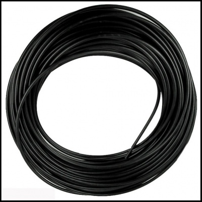 Rolo de fio ou cabo preto enrolado