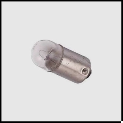 Lâmpada pequena com bulbo transparente e base metálica prateada