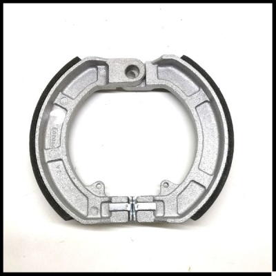 Pasta de travão metálica redonda com revestimento preto