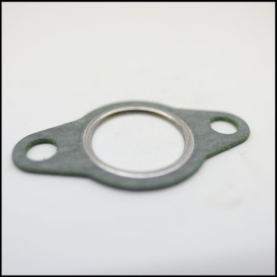 Espaçador metálico oval com anel prateado no centro e dois orifícios laterais