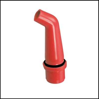 Peça tubular de plástico vermelho com junta preta em fundo branco