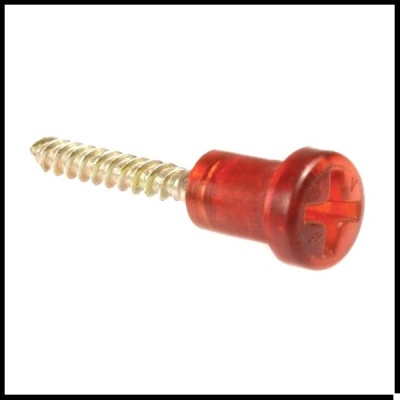 Parafuso com cabeça vermelha e rosca metálica