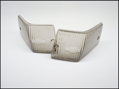 Par de farolins cinza fumado com padrão quadriculado