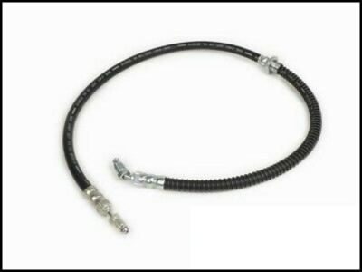 Mangueira hidráulica preta com extremidades metálicas