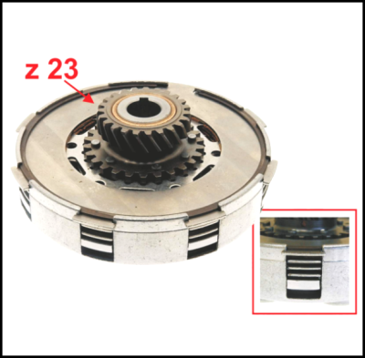 Peça mecânica circular com engrenagens e marcação z 23 sobre fundo branco