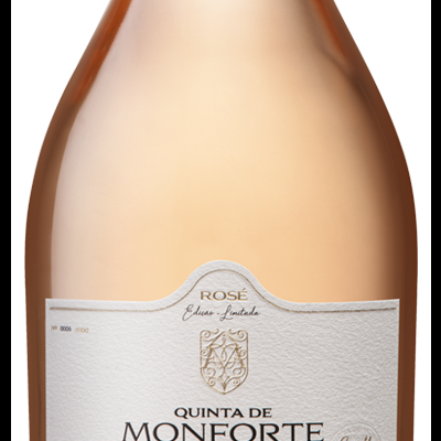 Garrafa de vinho rosé Quinta de Monforte com rótulo branco e detalhes dourados