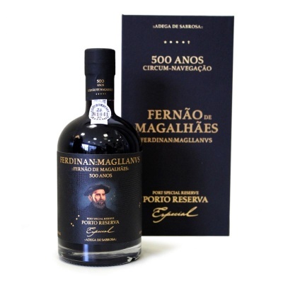 Garrafa de vinho do Porto com caixa preta e texto dourado