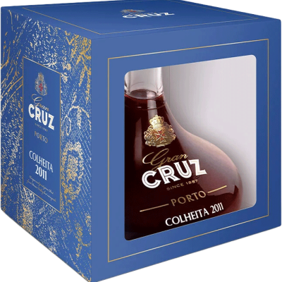 Embalagem azul com detalhes em dourado contendo garrafa de vidro de vinho do Porto Colheita 2011