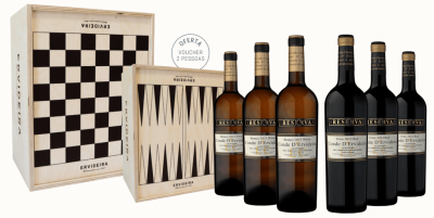 Garrafas de vinho Reserva Conde DErvideira com jogos de tabuleiro de madeira