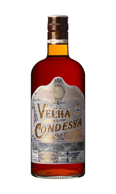 Garrafa de aguardente Velha Condessa com rótulo detalhado branco e dourado