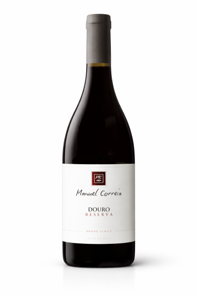 Garrafas de vinho tinto com etiqueta branca e tampa prateada fosca