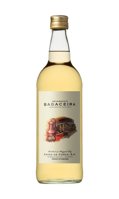 Garrafas de aguardente Bagaceira com rótulo branco e tampa dourada