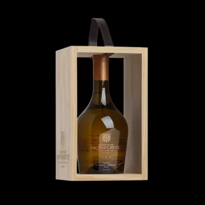Garrafa de vinho Quinta de Monforte em caixa de madeira clara