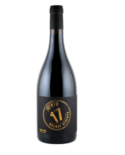 Garrafa de vinho tinto com rótulo preto e dourado Isento 17 Grande Reserva