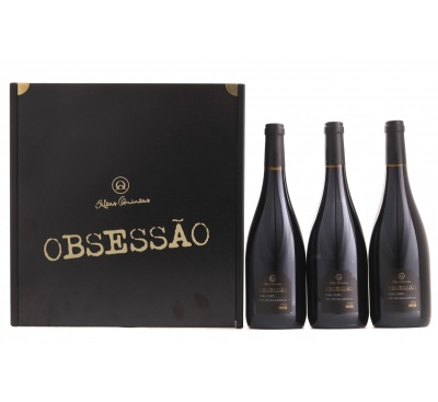 Conjunto de três garrafas de vinho tinto Obsessão e caixa preta
