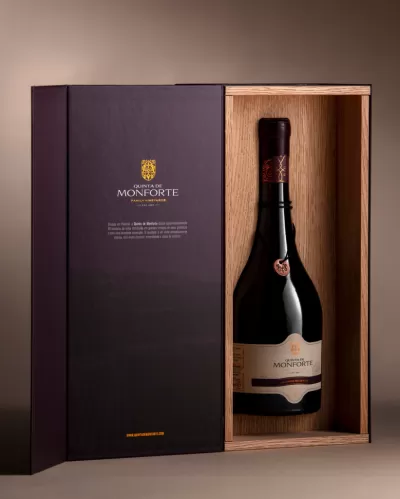 Embalagem vinho Quinta de Monforte com caixa madeira e garrafa escura