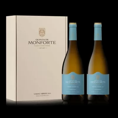 Conjunto vinho branco Quinta de Monforte com duas garrafas e caixa branca