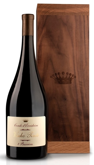 Garrafa de vinho tinto Conde dErvideira com caixa de madeira gravada