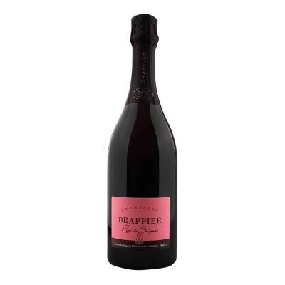Garrafa de champanhe Drappier Rosé de Saignée com rótulo rosa e cápsula preta