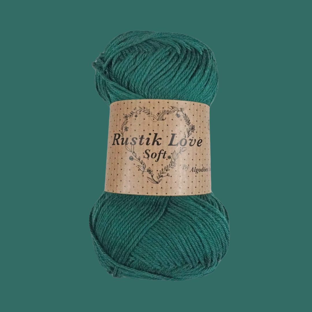 Novelo de fio Rustik Love Soft verde com etiqueta bege