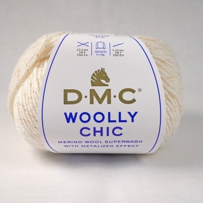 Novelo de lã creme DMC Woolly Chic com etiqueta branca e azul