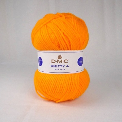 Novelo de lã laranja D.M.C Knitty 4 com etiqueta branca