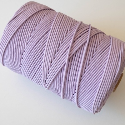 Cone de fio lilás claro enrolado