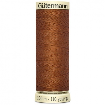 Rolo de linha de costura castanha da marca Gütermann com indicação 100 m - 110 yds