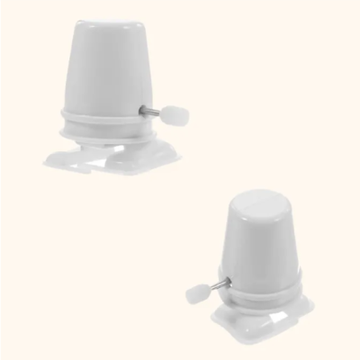 duas campainhas animais pequenas brancas com botão lateral