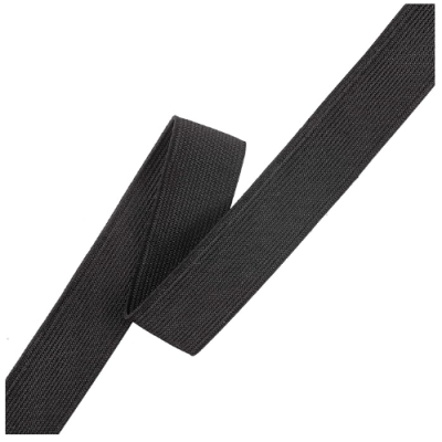 Elástico preto com dobra sobre fundo branco