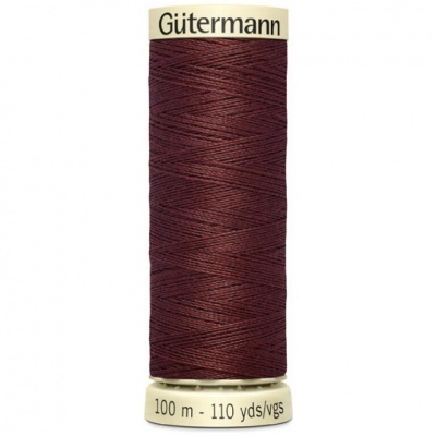 Rolo de linha de coser castanho escuro marca Gütermann