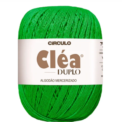 Novelo de linha verde com etiqueta branca e texto Círculo Cléa DUPLO ALGODÃO MERCERIZADO