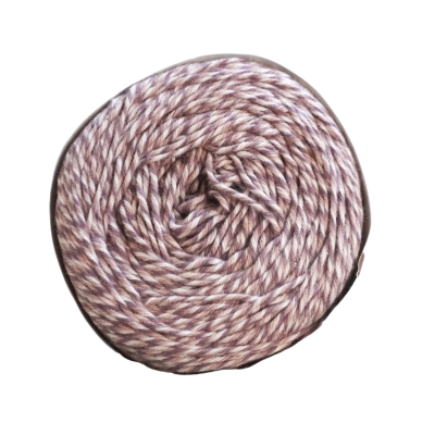 Novelo de fio mesclado castanho, bege e branco