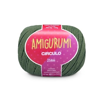 Novelo de fio verde escuro com etiqueta rosa da marca Círculo