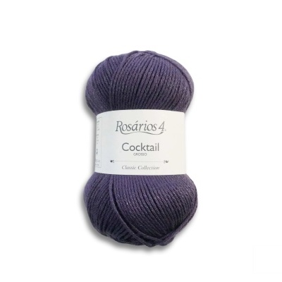 Novelo de lã roxo escuro com etiqueta branca da marca Rosários 4