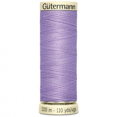 Bobina de linha cor lilás da marca Gütermann com etiqueta mostrando 100 m - 110 yds