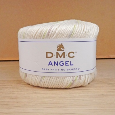 Novelo de lã DMC Angel creme com embalagem branca e texto